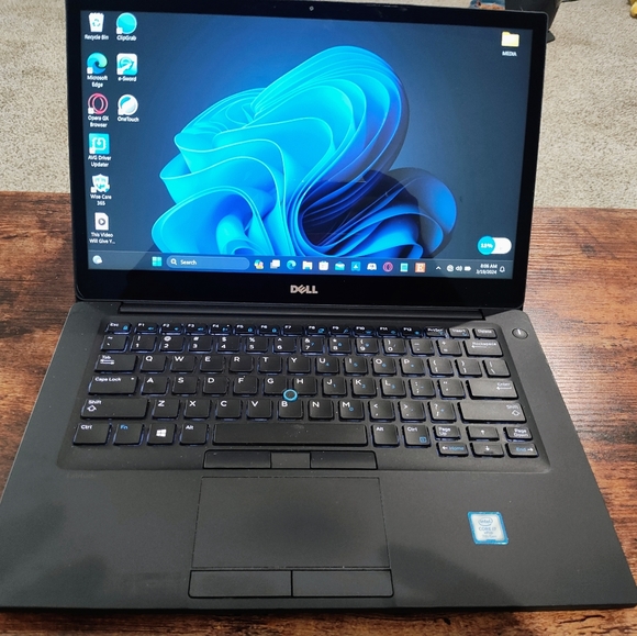 Dell laptop - Picture 1 of 5